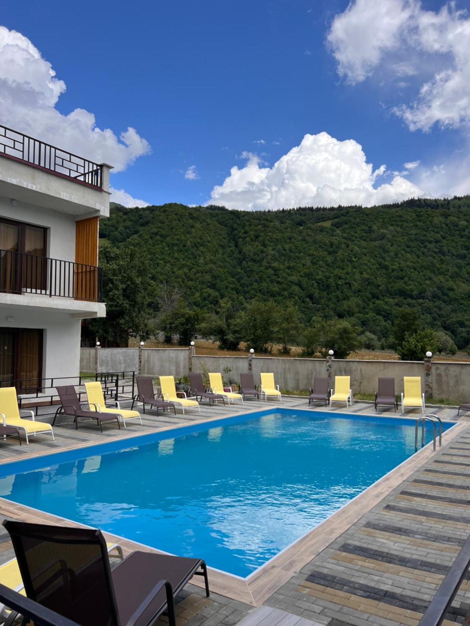 Anne'S Hotel In Mestia Esterno foto