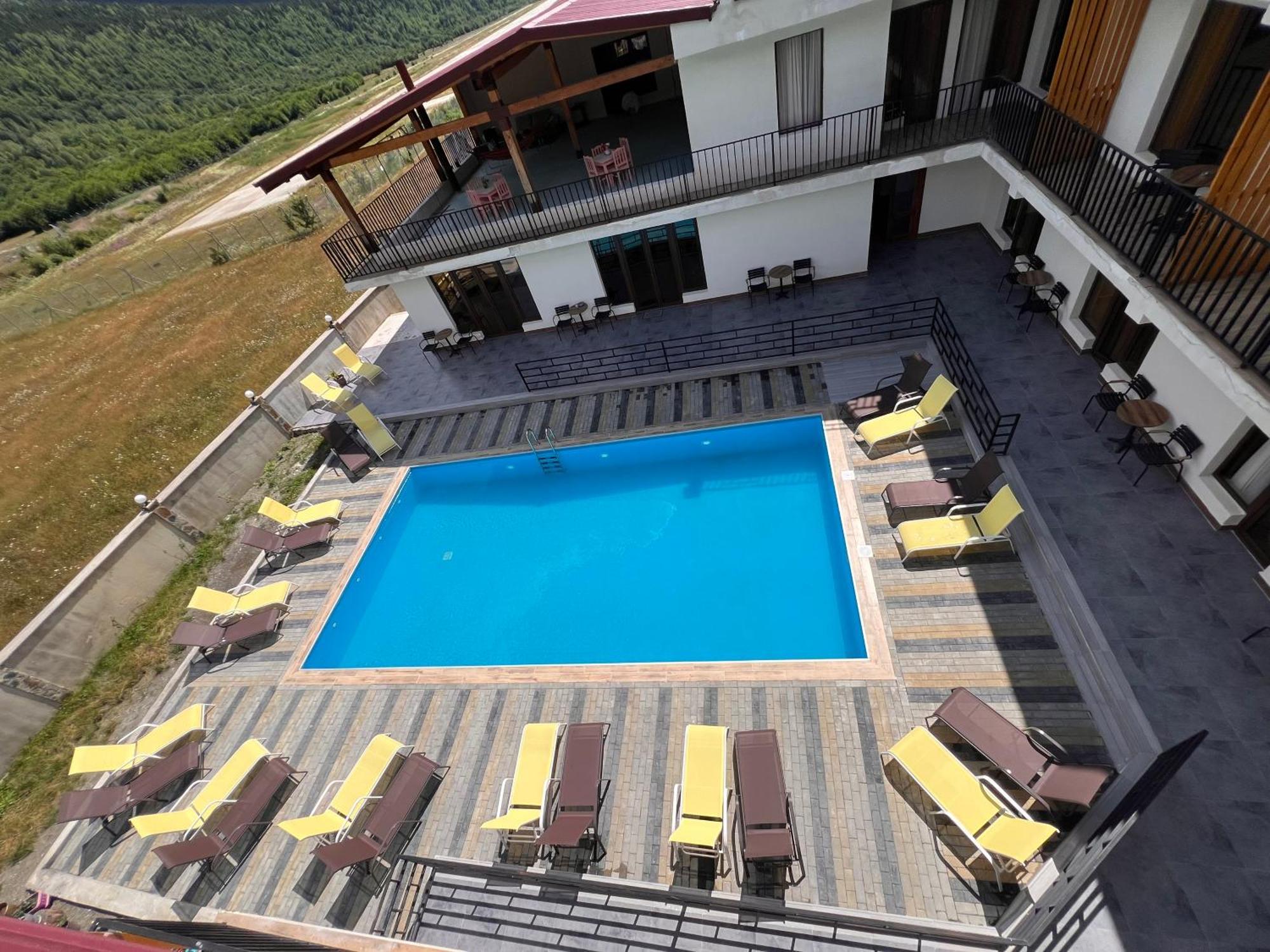 Anne'S Hotel In Mestia Esterno foto