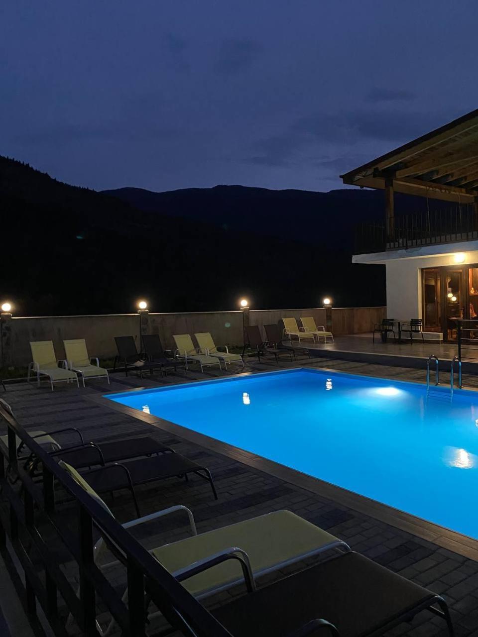 Anne'S Hotel In Mestia Esterno foto